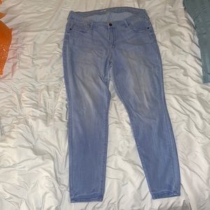 Light blue old navy rockstar jegging